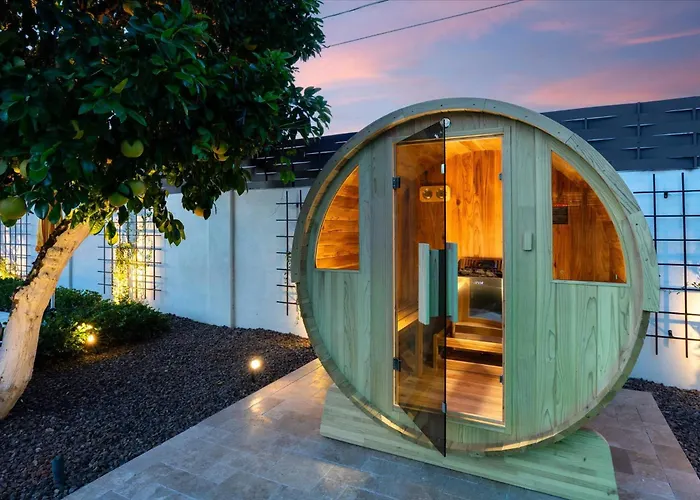 Elevated Old Town Pool Sauna Gym Holiday home