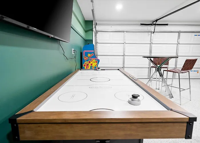 Holiday home Elevated Old Town Pool Sauna Gym